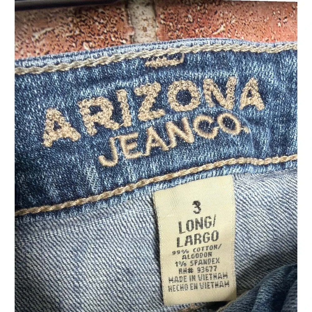 Arizona Jean Co Denim Shorts Womens Size 3 Long Blue Medium Wash Raw Hem‎ Casual